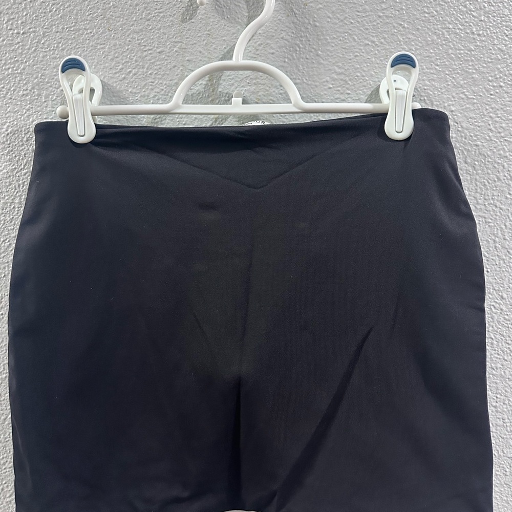 Aritzia Contour Enrich Skirt - Picture 2 of 5